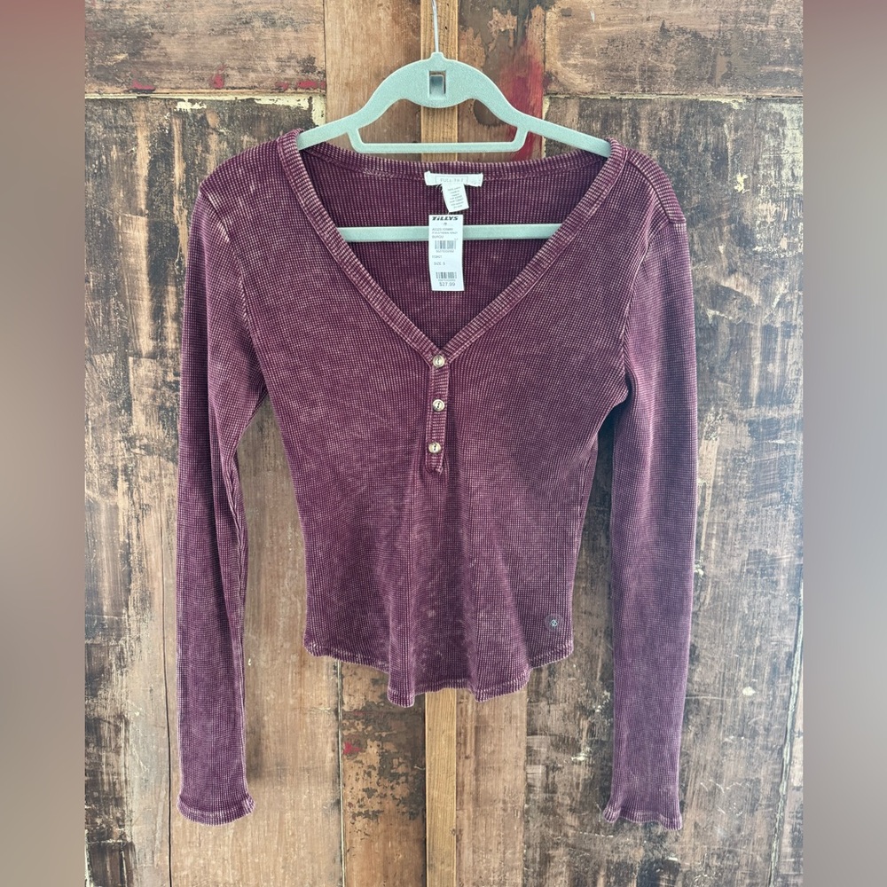 TILLYS / FULL TILT PLUM LOW CUT THERMAL TOP NWT